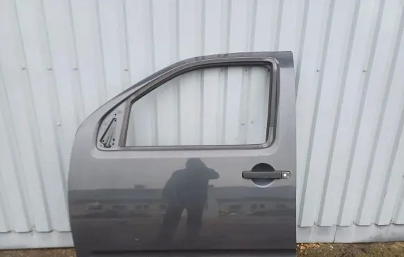 Nissan Navara D40 Front door