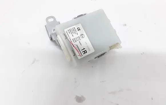 Suzuki Grand Vitara II Door central lock control unit/module 3717164JH1 97RI012023 S62J1