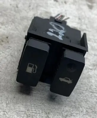 Lexus IS 220D-250-350 Fuel tank opening switch 15a990