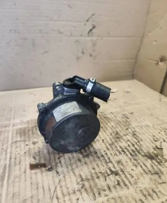 Audi A6 S6 C5 4B Vacuum pump 057145100C