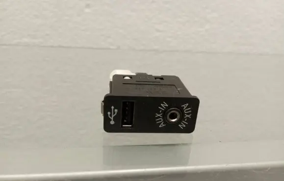 BMW 5 F10 F11 AUX in-socket connector 9237653
