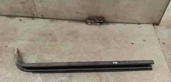 Chrysler Grand Voyager V Sliding door bottom rail 