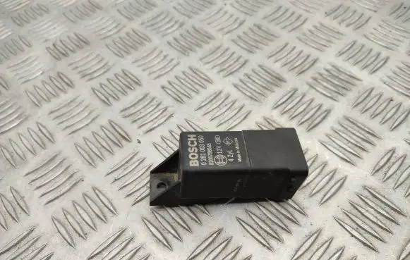 Nissan Qashqai Glow plug pre-heat relay 0281003050