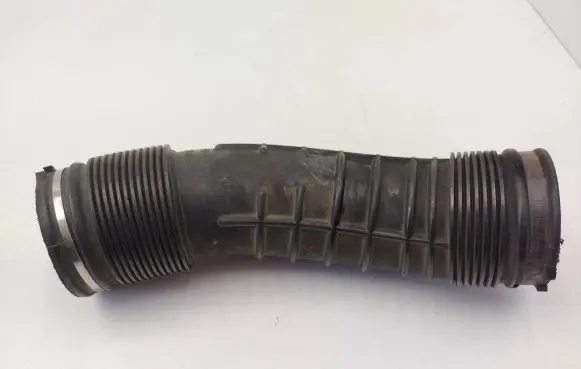 Volvo V70 Air intake hose/pipe 6898050