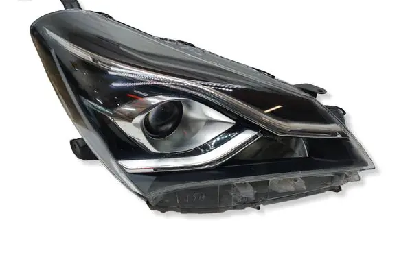 Toyota Yaris Headlight/headlamp 