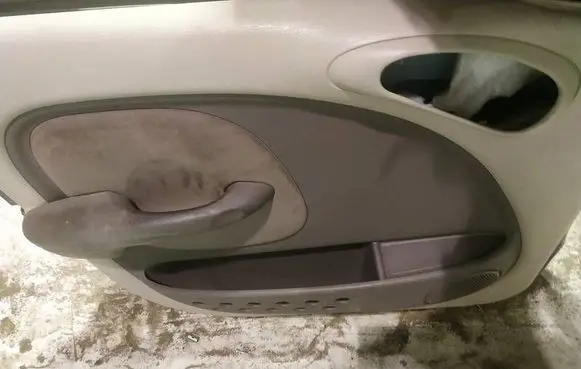 Chrysler PT Cruiser Front door card panel trim
