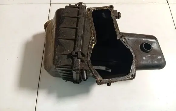 Audi 100 200 5000 C3 Air filter box 021129620
