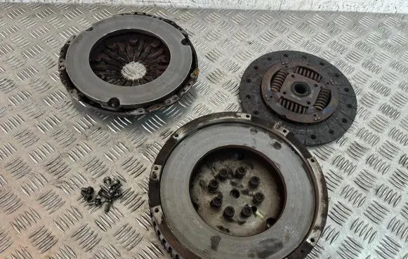 KIA Sportage Clutch set kit 32410 32400 YH4
