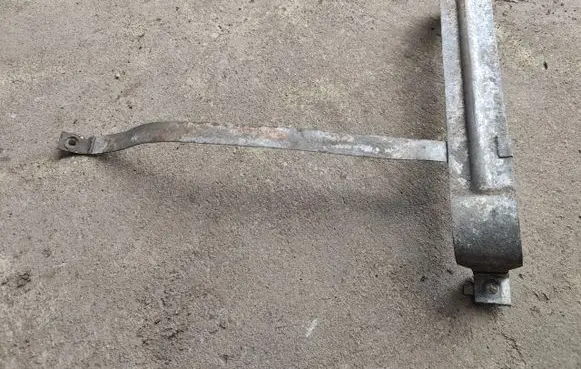 Chrysler Voyager Fuel tank mounting bracket 