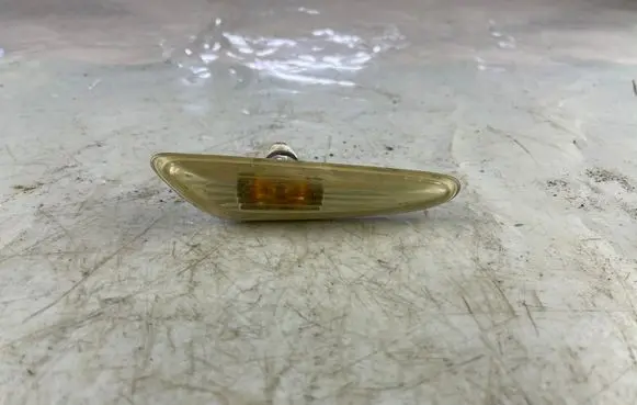 BMW 3 E46 Front fender indicator light 8382104