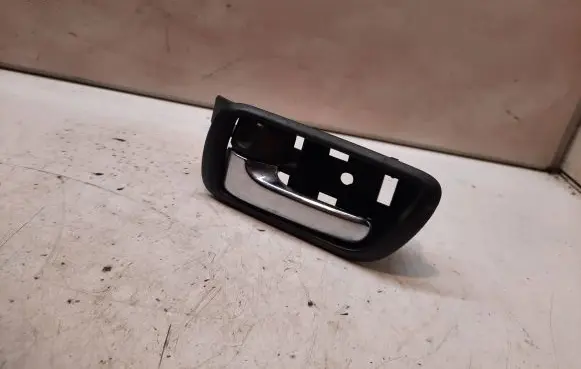 Toyota Corolla Verso E121 Front door interior handle 692060F010