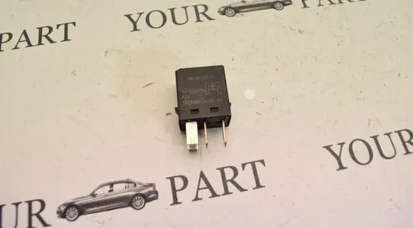 Volvo S40, V40 Other relay MB953382