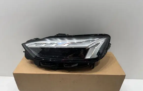 Audi A5 Headlight/headlamp 8W6941039