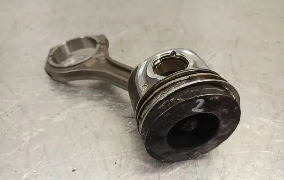 Audi Q7 4L Piston with connecting rod 059AA
