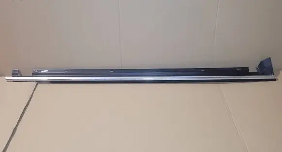 Audi A4 S4 B5 8D Rubber seal front door (on door) 8D0853284