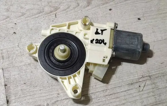 Mercedes-Benz GLK (X204) Rear door window regulator motor A2048200542 961109100