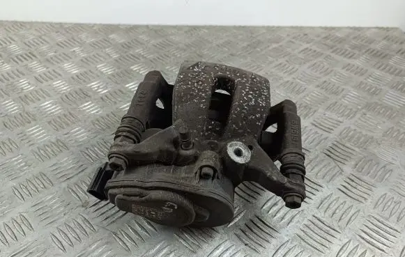 Nissan Qashqai J12 Rear brake caliper