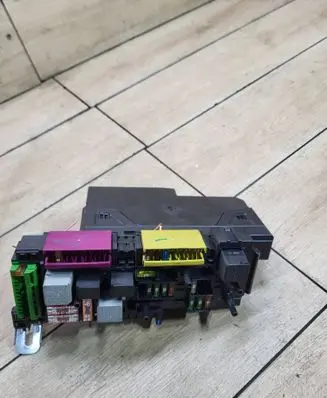 Mercedes-Benz C W204 Fuse module 2049060105 5DK00922589 2049019602