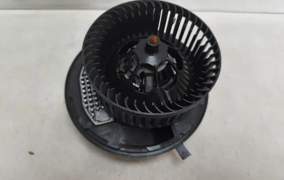 Volkswagen PASSAT B8 Heater fan/blower 3Q1819021A