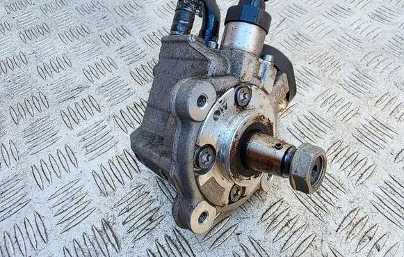 Audi A4 S4 B8 8K Fuel injection high pressure pump 03L130755 0445010507