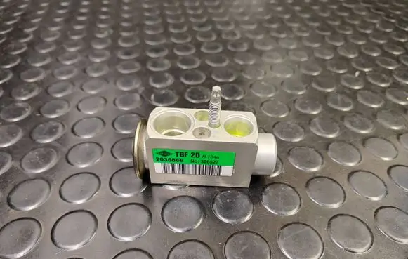 Volvo S60 Air conditioning (A/C) expansion valve 7036866