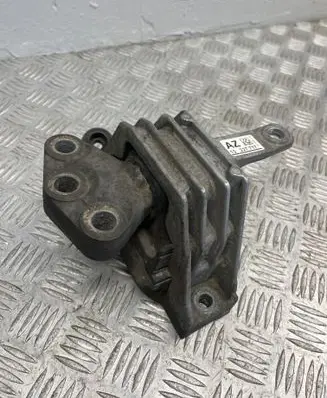 Opel Insignia A Engine mount bracket 13227717