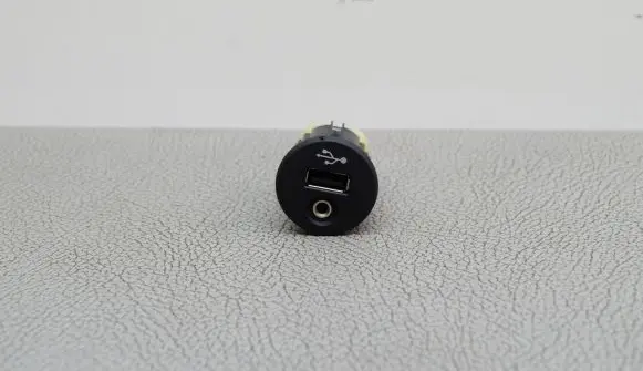 Nissan Juke I F15 AUX in-socket connector 28023BH00A