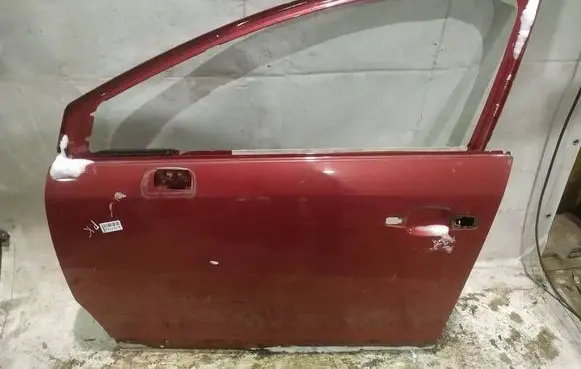 Citroen C4 I Front door RAUDONOS