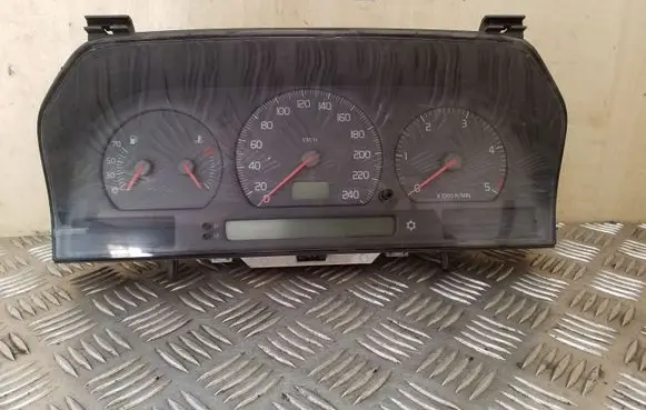 Volvo S70 V70 V70 XC Speedometer (instrument cluster) 9168138 9168144 9168386