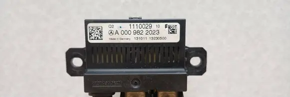 Mercedes-Benz C W204 Charging relay A0009822023 1110029