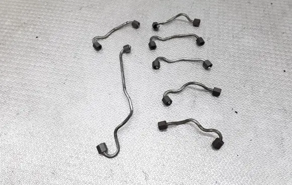 BMW X3 E83 Fuel injector supply line/pipe 