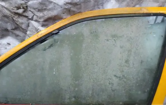 Ford Mondeo MK II Front door window glass four-door