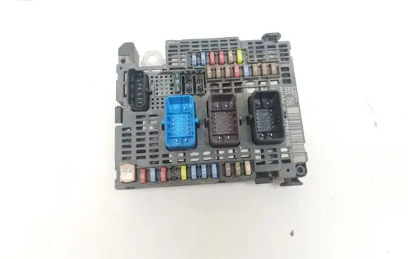 Citroen DS5 Fuse module 9677987580