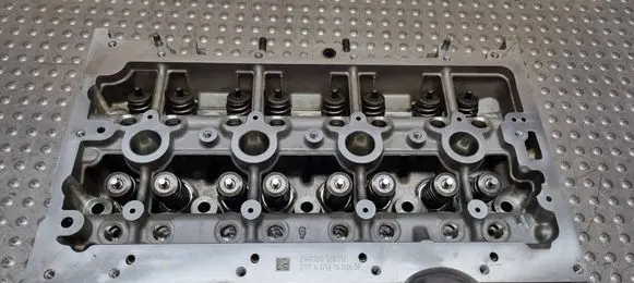 Volkswagen Golf VII Engine head 05E103063F 05E103404F