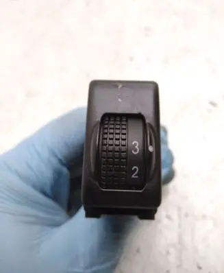 Nissan Qashqai Headlight level height control switch 25190JD00B