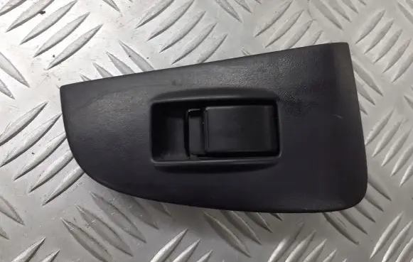 Toyota Avensis T250 Electric window control switch 74271-05020