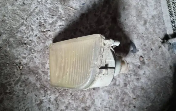 Volkswagen Golf III Front bumper turn signal 