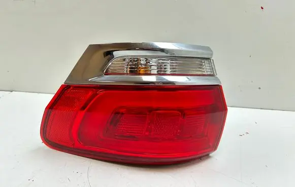 Jeep Grand Cherokee Rear/tail lights P68110000AE