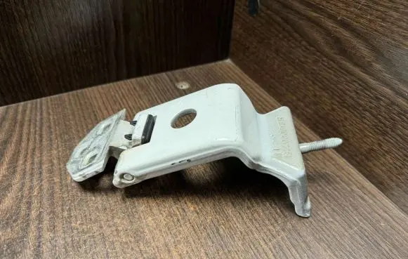 Opel Movano B Loading door lower hinge 844000013R