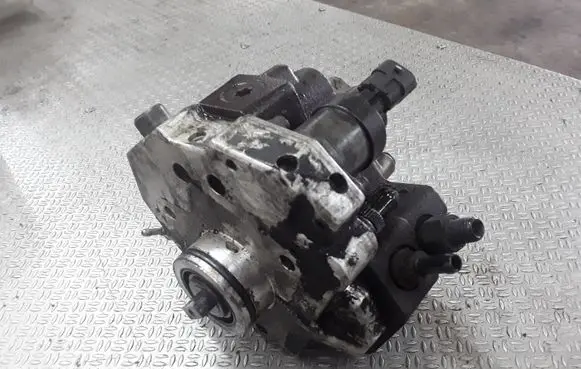Volvo S60 Fuel injection high pressure pump 8642777 0445010043