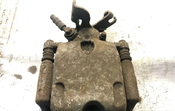 Opel Insignia A Rear brake caliper