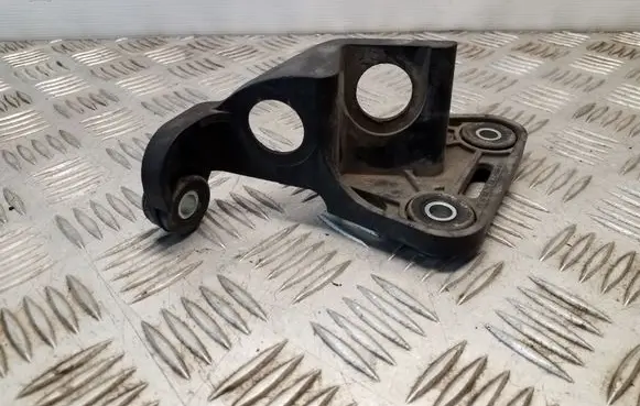Volkswagen PASSAT B7 Gear shift cable bracket 1K0711789J