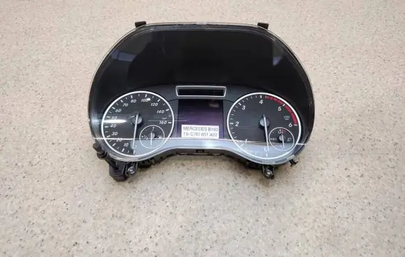 Mercedes-Benz B W246 W242 Speedometer (instrument cluster) A2469002107