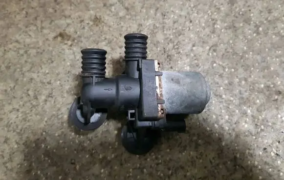 BMW 3 E46 Coolant heater control valve 1147412144 64114111036
