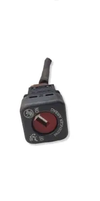 Peugeot 208 I Passenger airbag on/off switch 95835T