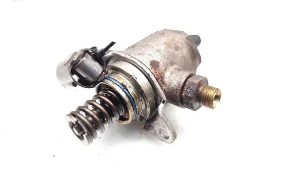 Audi A5 8T 8F Fuel injection high pressure pump 06J127025F