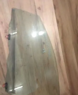 Toyota Avensis Verso Front door window glass four-door 