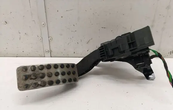 Mercedes-Benz CLA C117 X117 W117 Accelerator throttle pedal A2463001904
