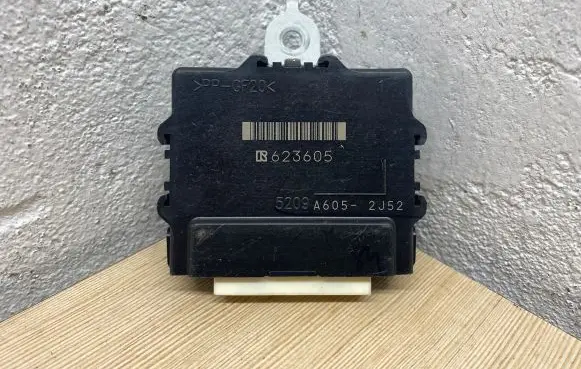 Subaru Legacy Fuel injection pump control unit/module 5209A605 623605