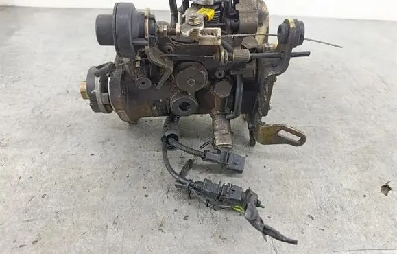 Peugeot Partner Fuel injection high pressure pump R8448B371C